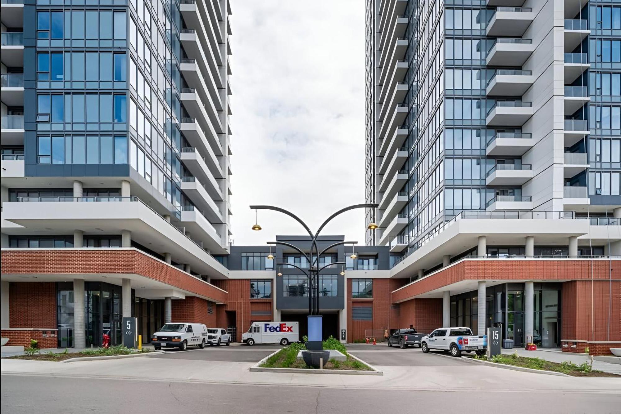 Newly Built Condo With Amazing Views Kitchener Bagian luar foto