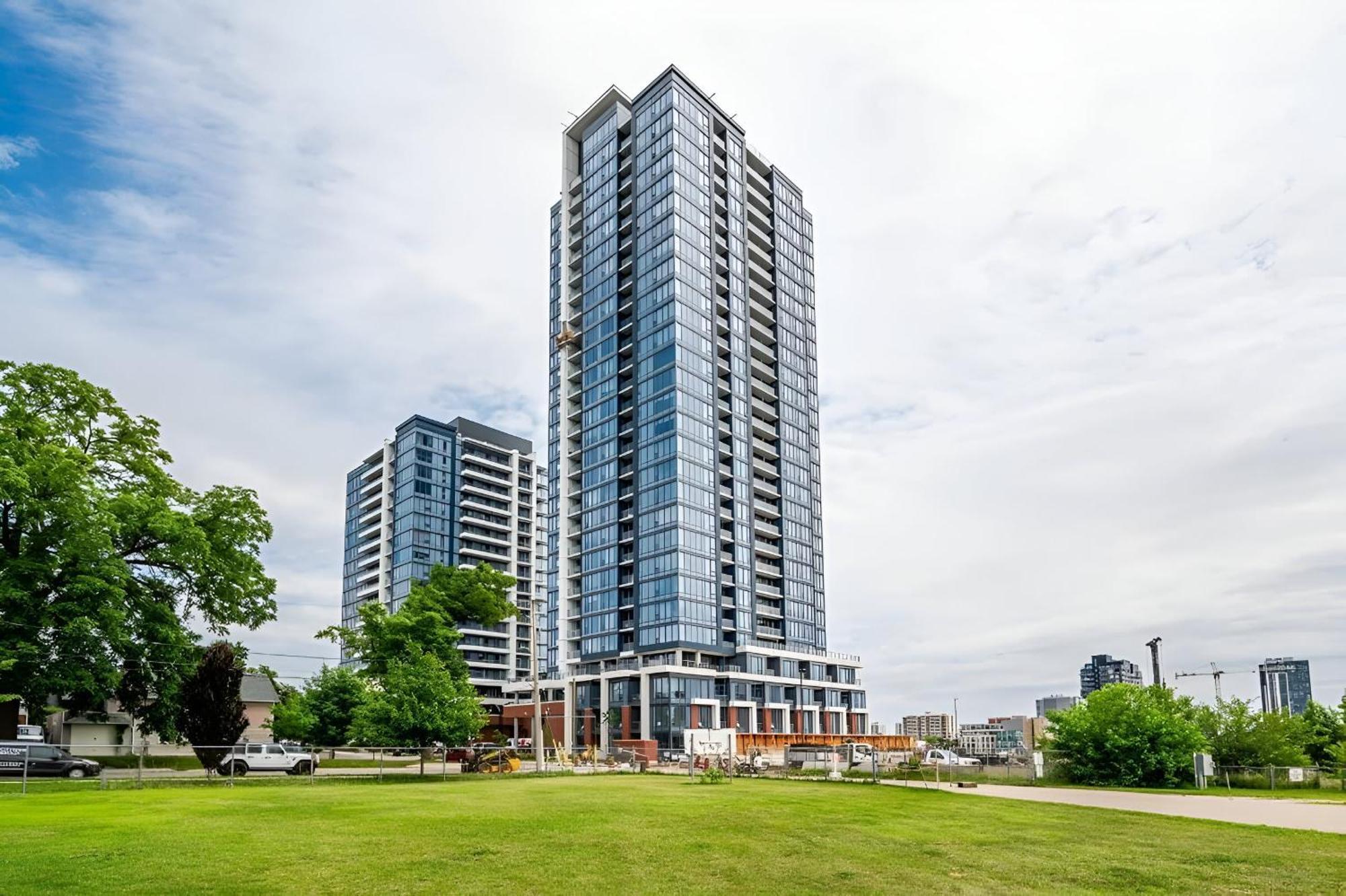 Newly Built Condo With Amazing Views Kitchener Bagian luar foto